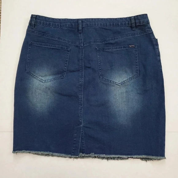 Women's EVY'S TREE Short Denim Skirt Raw Hem Fade Patches SZ 10/12 - Picture 7 of 10